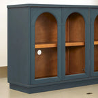 Grand buffet à 4 portes avec rangements, portes vitrées, étagères réglables et design arqué pour cuisine, salle à manger