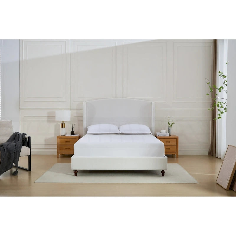 Lit King size rembourré et minimaliste avec dossier haut pour un sommeil de rêve et une chambre élégante