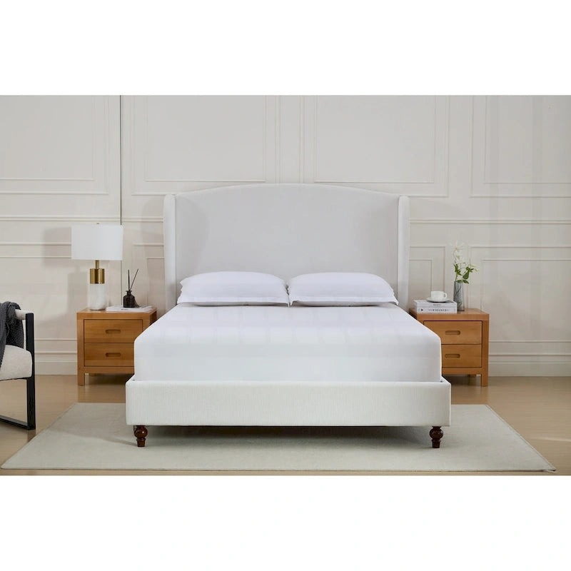 Lit King size rembourré et minimaliste avec dossier haut pour un sommeil de rêve et une chambre élégante