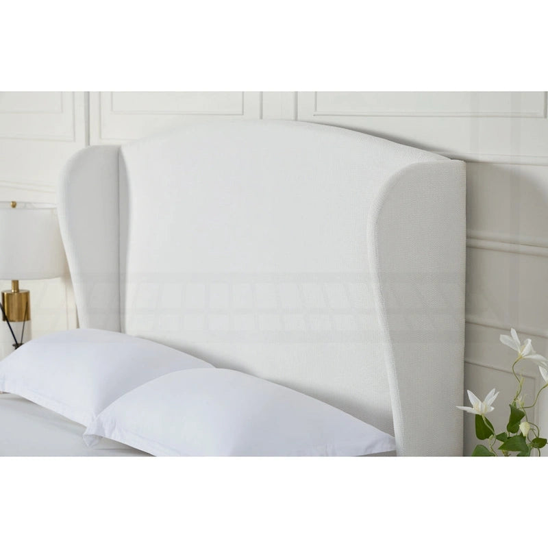 Lit King size rembourré et minimaliste avec dossier haut pour un sommeil de rêve et une chambre élégante