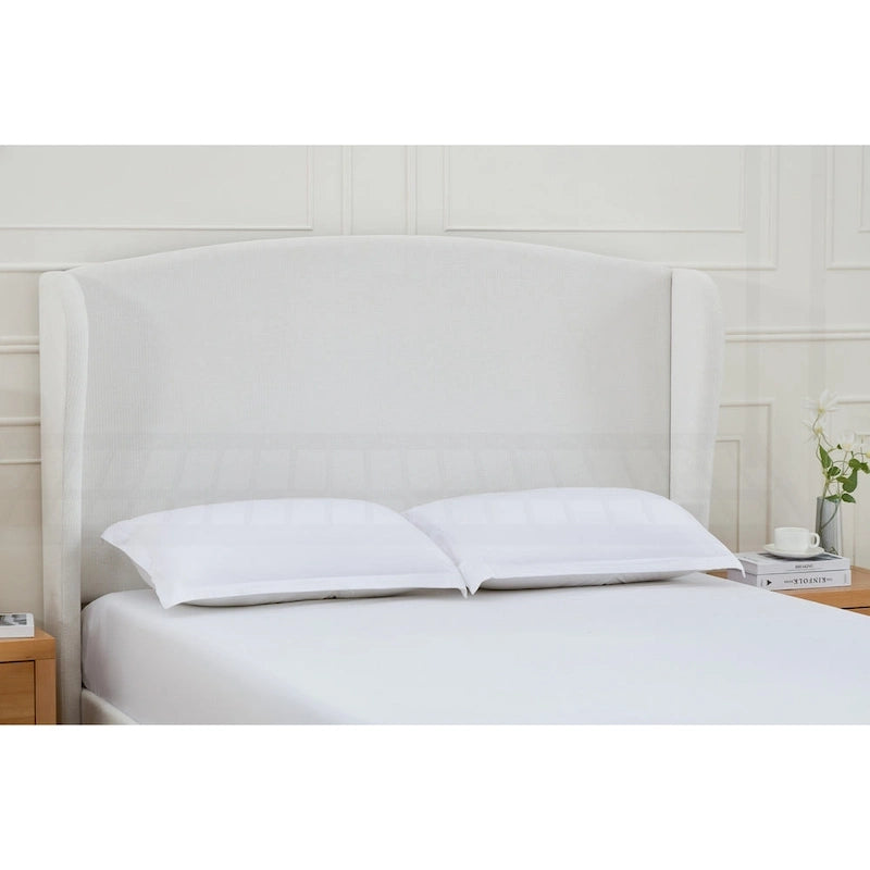 Lit King size rembourré et minimaliste avec dossier haut pour un sommeil de rêve et une chambre élégante