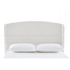 Lit King size rembourré et minimaliste avec dossier haut pour un sommeil de rêve et une chambre élégante