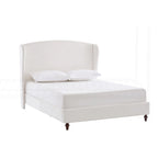 Lit King size rembourré et minimaliste avec dossier haut pour un sommeil de rêve et une chambre élégante